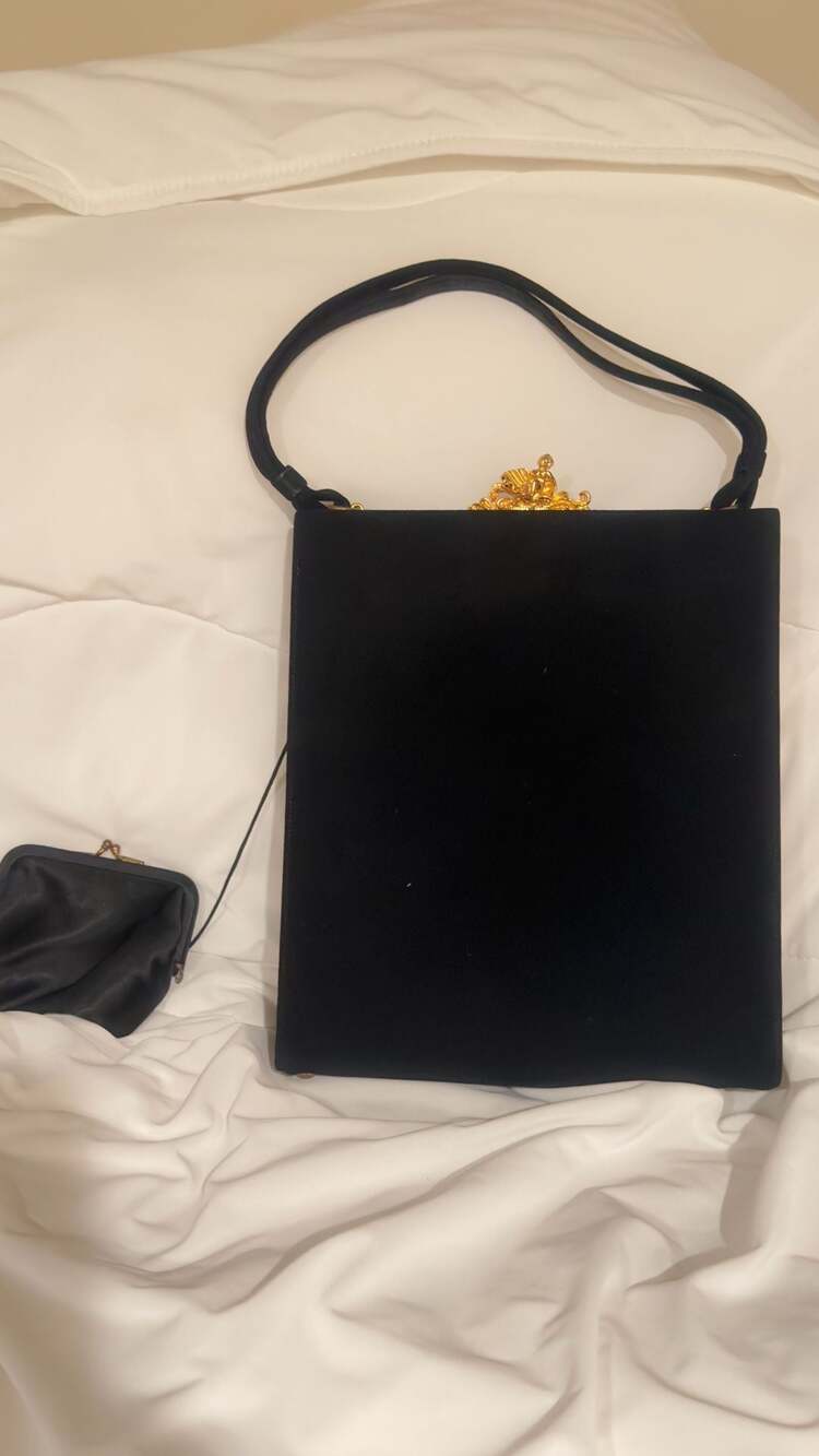 Vintage Bienen-Davis Black Velvet Handbag with Figural Gold-Tone Clasp